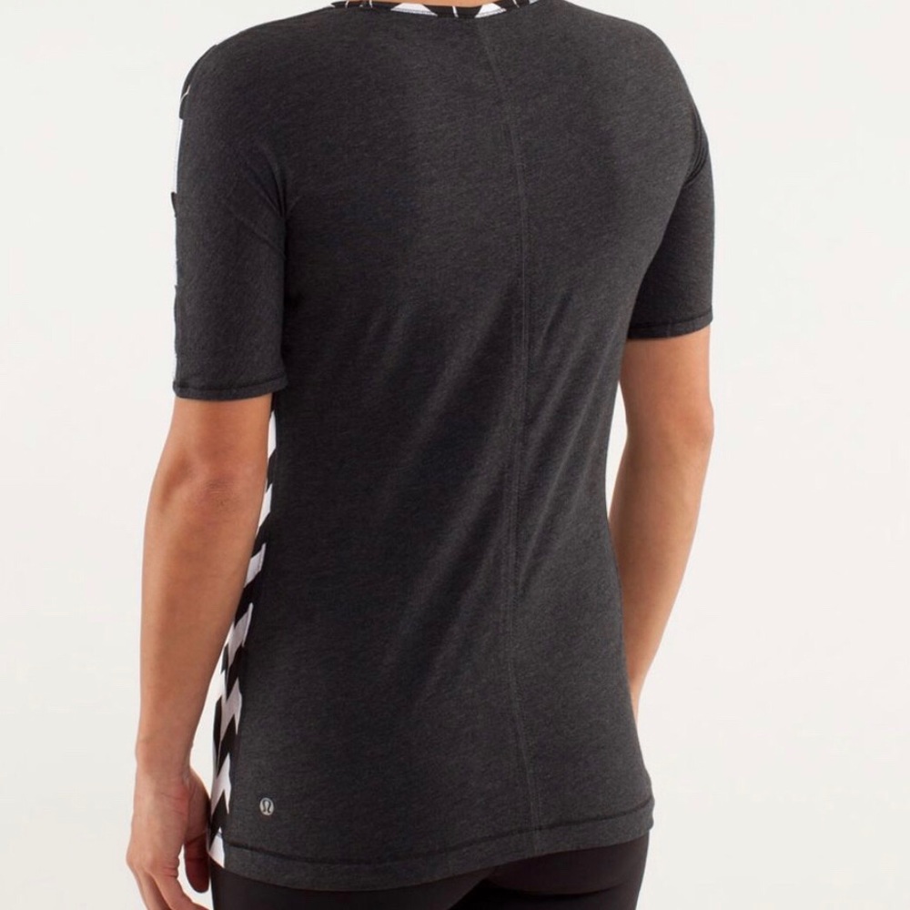 Lululemon Devotion Ss Tee Arrow Chevron Black - image 2